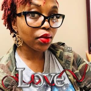 Meet your Posher, Latoya